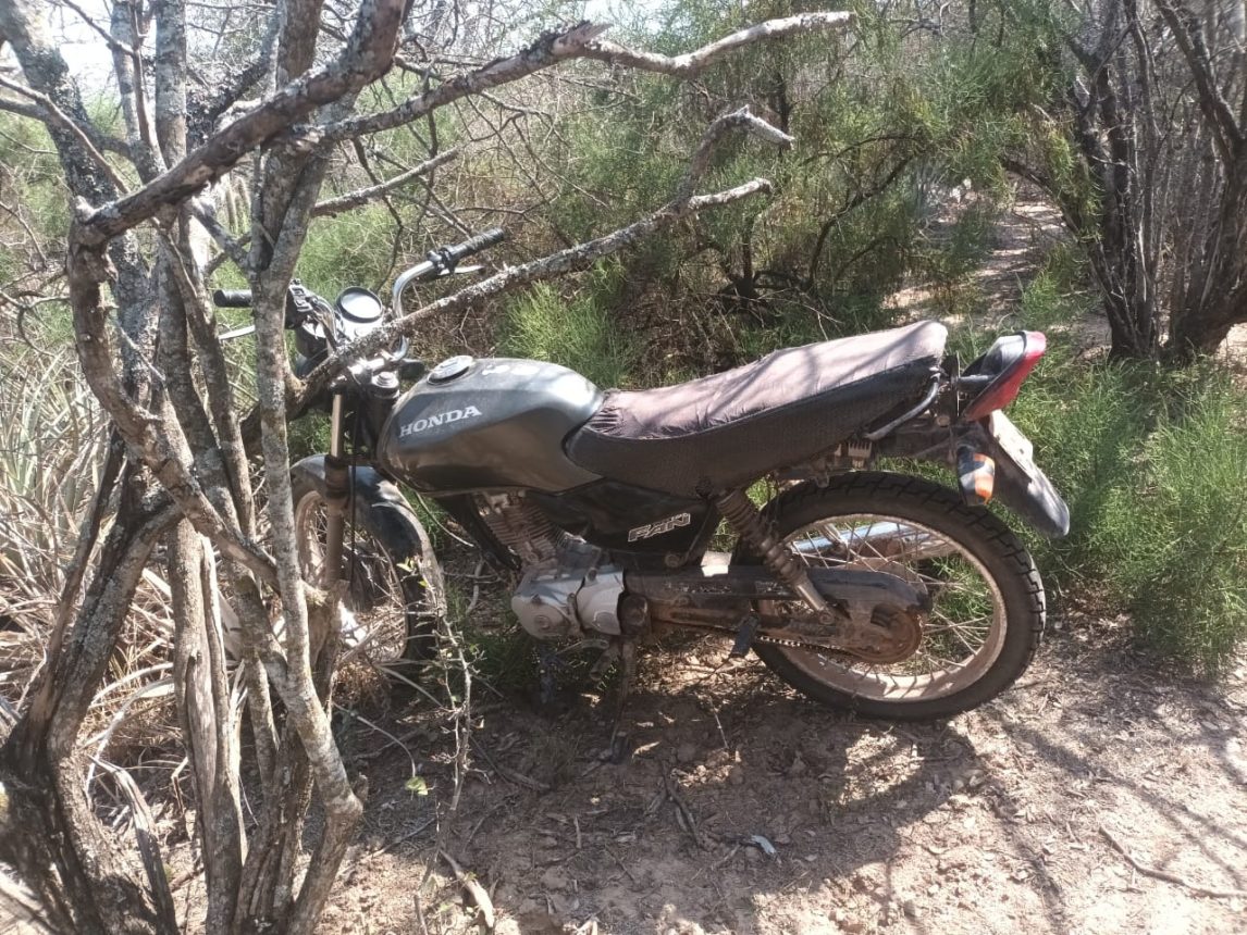Hallan escondida en el monte una motocicleta que fue robada en un baile