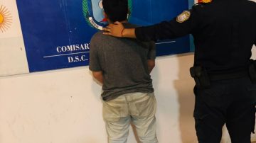 Reducen a un delincuente que saltaba tapias en el barrio Autonomía