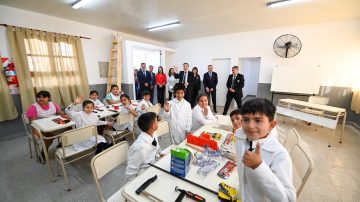 El gobernado Zamora inauguró el renovado edificio de la nueva escuela N° 341 “Onofre Perillo” de La Banda