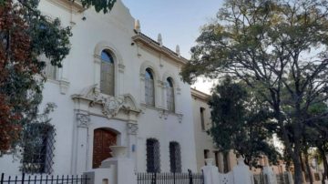 Ataque a la Escuela Normal Banda: Destruyeron vidrios y cañerías de aires acondicionados