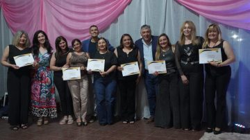 Más de 300 docentes municipales fueron agasajados con una cena show en La Banda