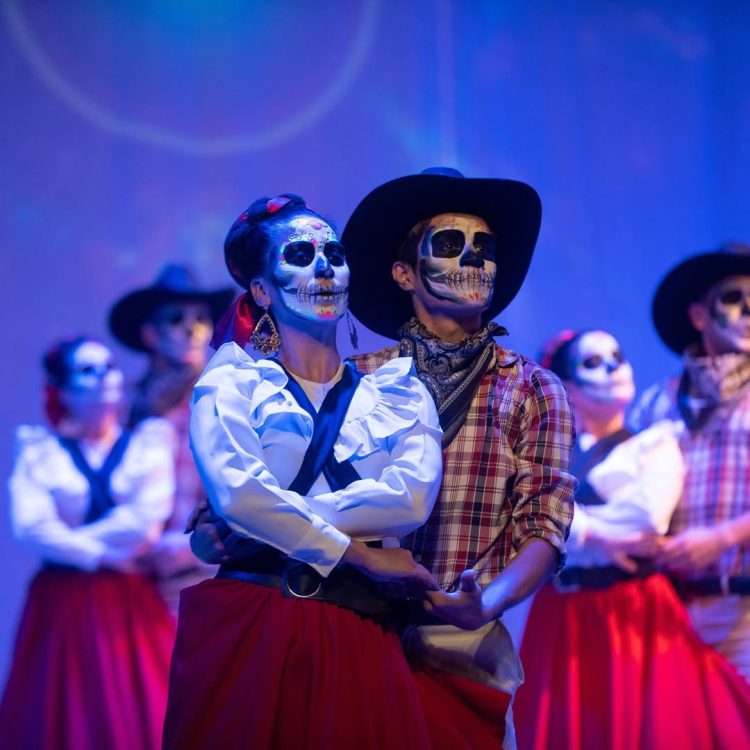 INFO DEL ESTERO te lleva a ver “Mihcailhuitl… Más allá de la vida”, una puesta en escena por el Día de los Muertos