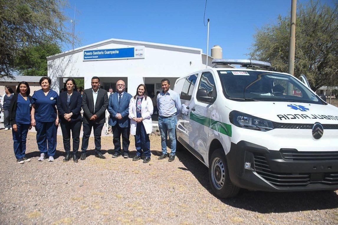 Inauguran puestos sanitarios en tres localidades del departamento Guasayán y entregan ambulancias y viviendas sociales a 24 familias
