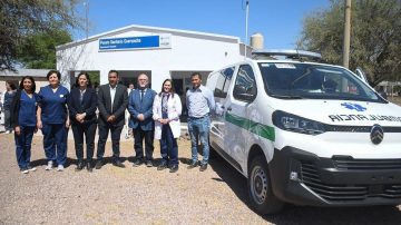 Inauguran puestos sanitarios en tres localidades del departamento Guasayán y entregan ambulancias y viviendas sociales a 24 familias