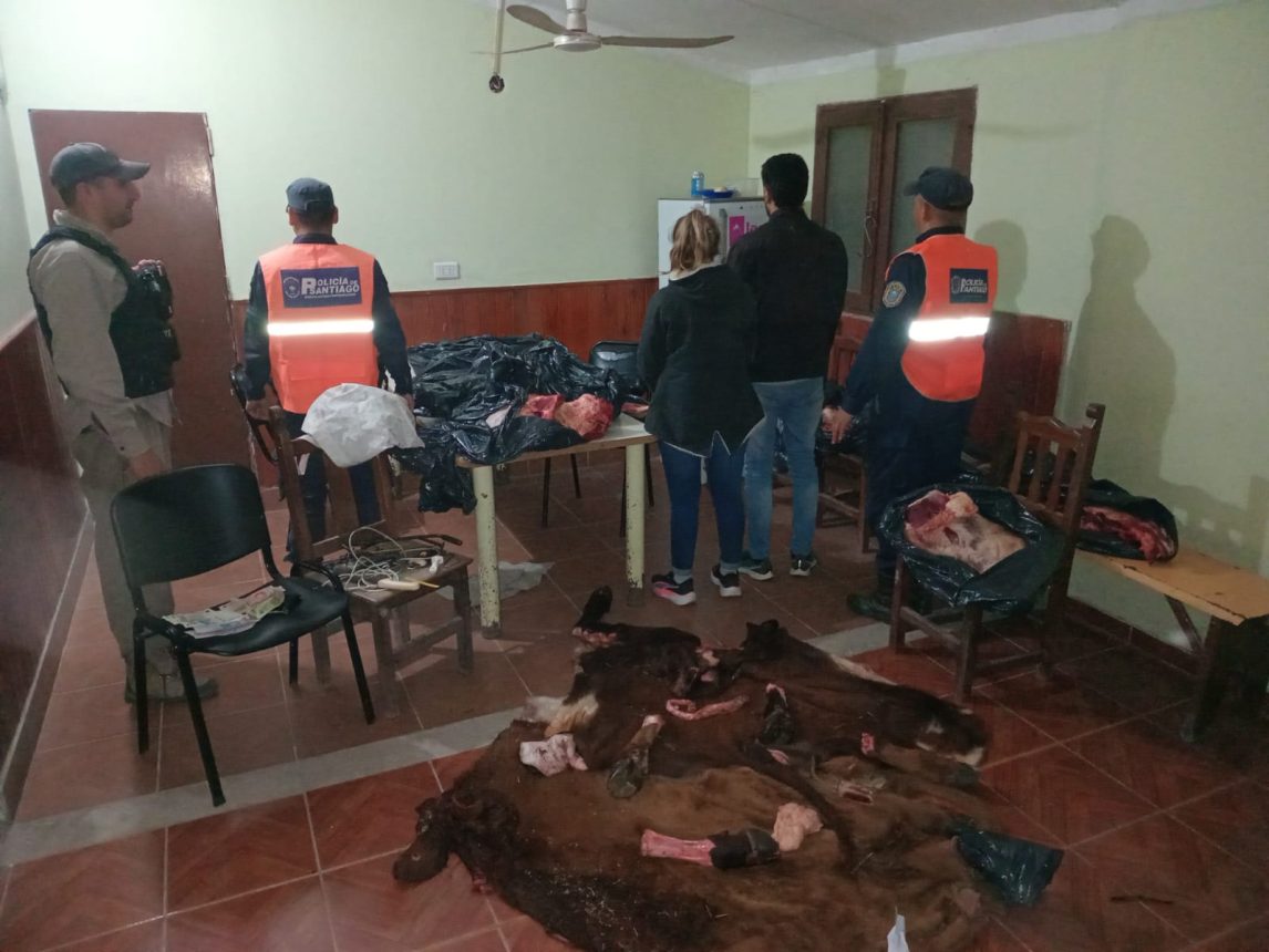 Interceptan una camioneta con dos vacunos faenados, cuchillos y casi $500.000 en efectivo