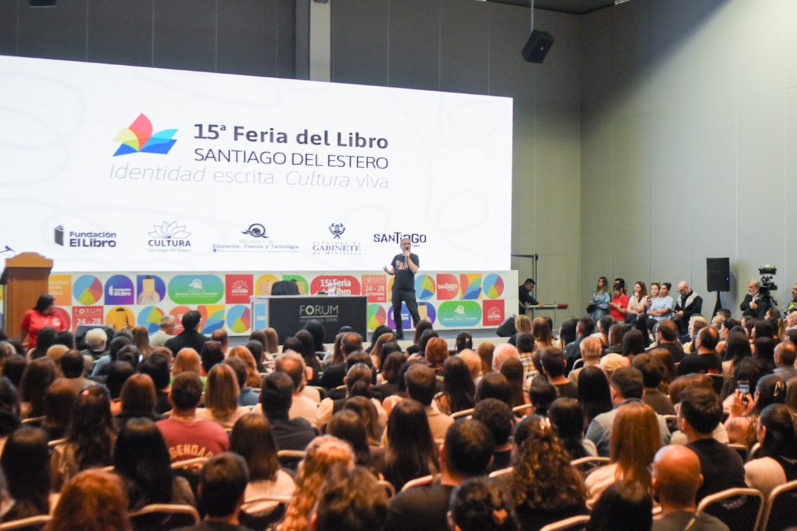 A sala colmada, Darío Sztajnszrajber cerró la 15ª Feria del Libro con una charla sobre el amor