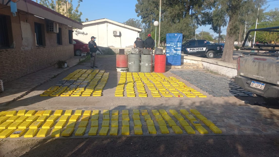 Golpe al narcotráfico: secuestran 535 panes de cocaína y detienen a dos salteños en Malbrán