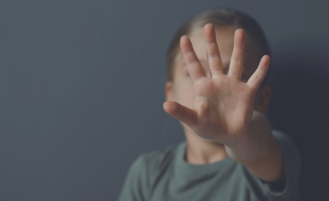Denuncian a un hombre por presunto abuso sexual de sus hijastros en el barrio San Fernando