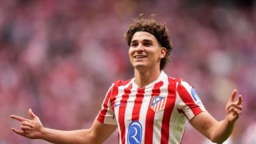 Atlético de Madrid aplastó al Real con Julián Álvarez como figura