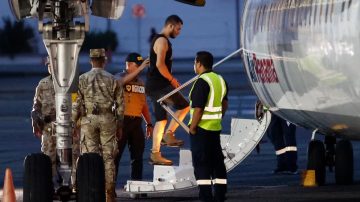 Ezeiza recibirá el primer vuelo con 16 argentinos deportados desde Estados Unidos