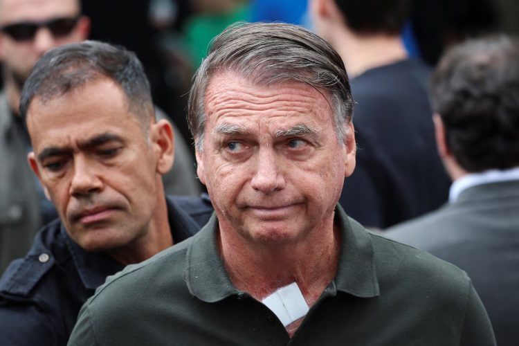 Internaron de urgencia a Jair Bolsonaro tras descompensarse bajo arresto domiciliario