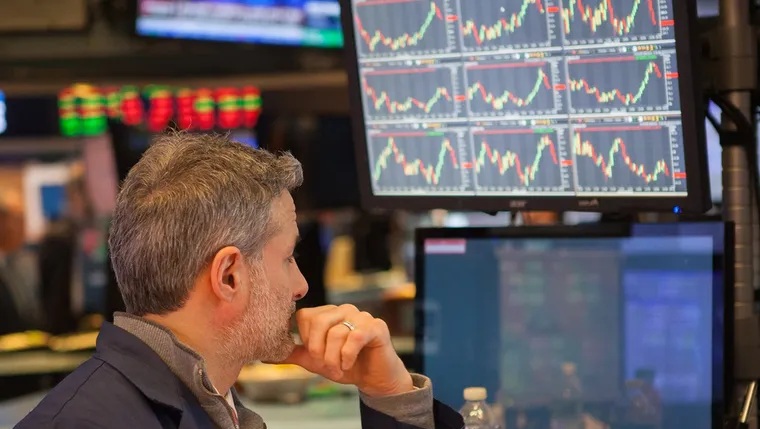 Tensión en los mercados: Caen bonos 10% y se dispara el riego país a 1400 puntos básicos