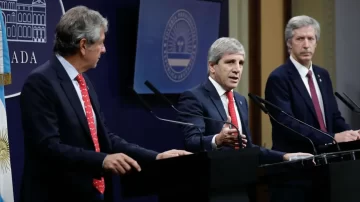 El gobierno da el primer paso para volver al cepo cambiario: gerentes o empleados bancarios con rangos altos no podrán comprar dólares