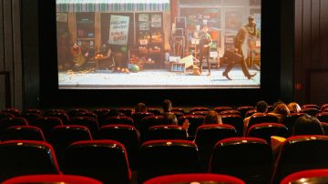 “Para no leer, por favor”: El público prefiere películas dobladas a las subtituladas