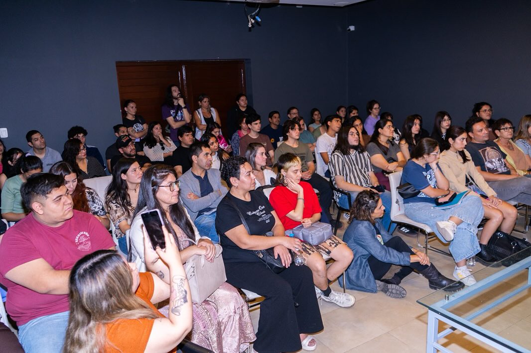 Vuelve el ciclo de cine debate de La Mostra Visual con una propuesta recargada