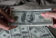 El dólar oficial vuelve a superar los $1500