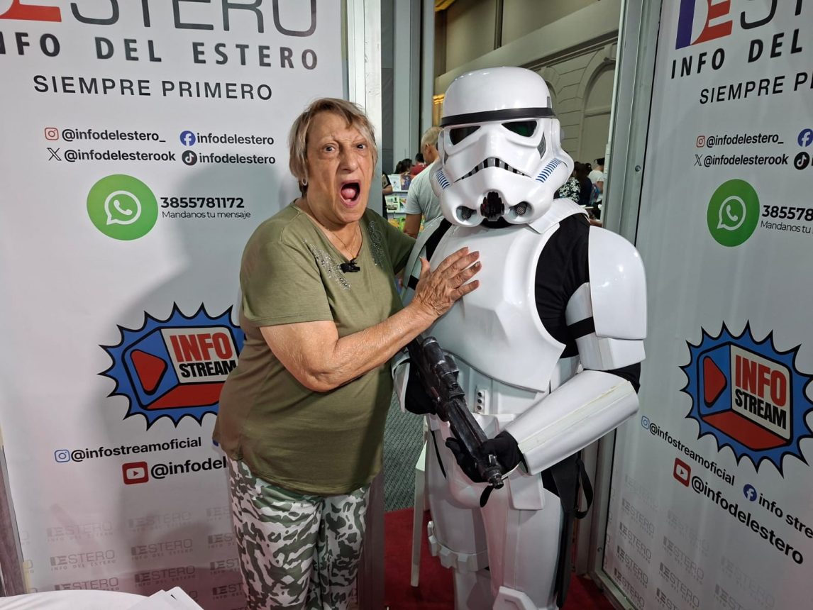 Visitantes de otra galaxia: Los Dark Side Warrios visitaron el stand de Info del Estero