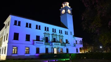 Sorpresivo: ¿Por qué la Casa de Gobierno se iluminó de verde y fucsia?