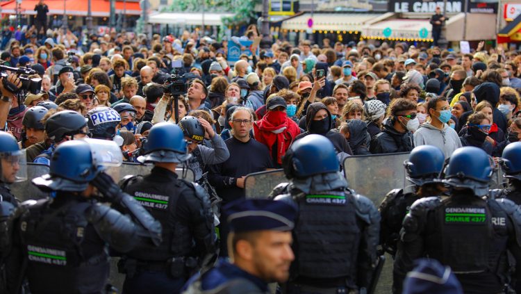 Tensión en Francia que vive protestas antigubernamentales masivas bajo el lema “Bloqueemos todo”
