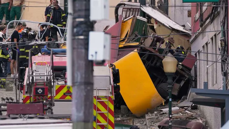 Tragedia en Portugal: 15 muertos y 18 heridos tras descarrilar un funicular en Lisboa