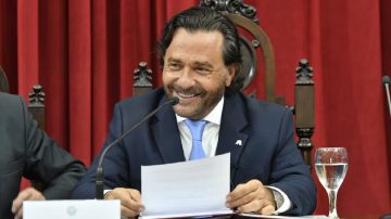 “Paloma de iglesia”, así llamó el gobernador de Salta a Milei por “cagar a todos los fieles”