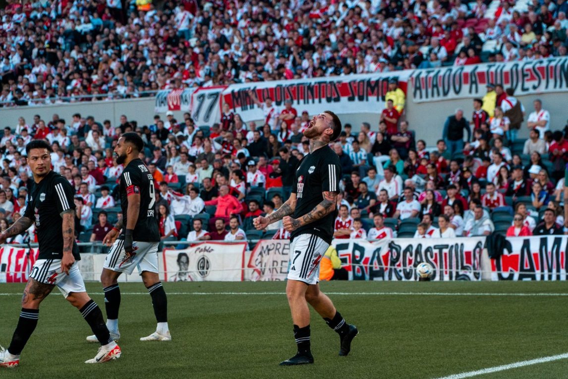 Histórico triunfo de Deportivo Riestra ante River en el Monumental para seguir como único puntero