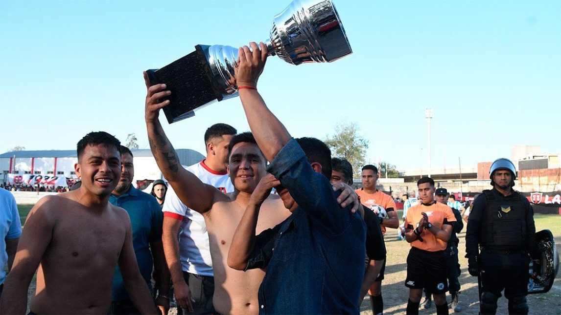 Comercio le ganó por penales a Sportivo Fernández y se consagró campeón invicto del Torneo Clausura
