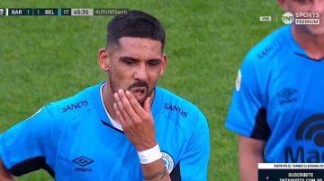 Escandaloso el gol que le anularon a Belgrano ante Barracas Central