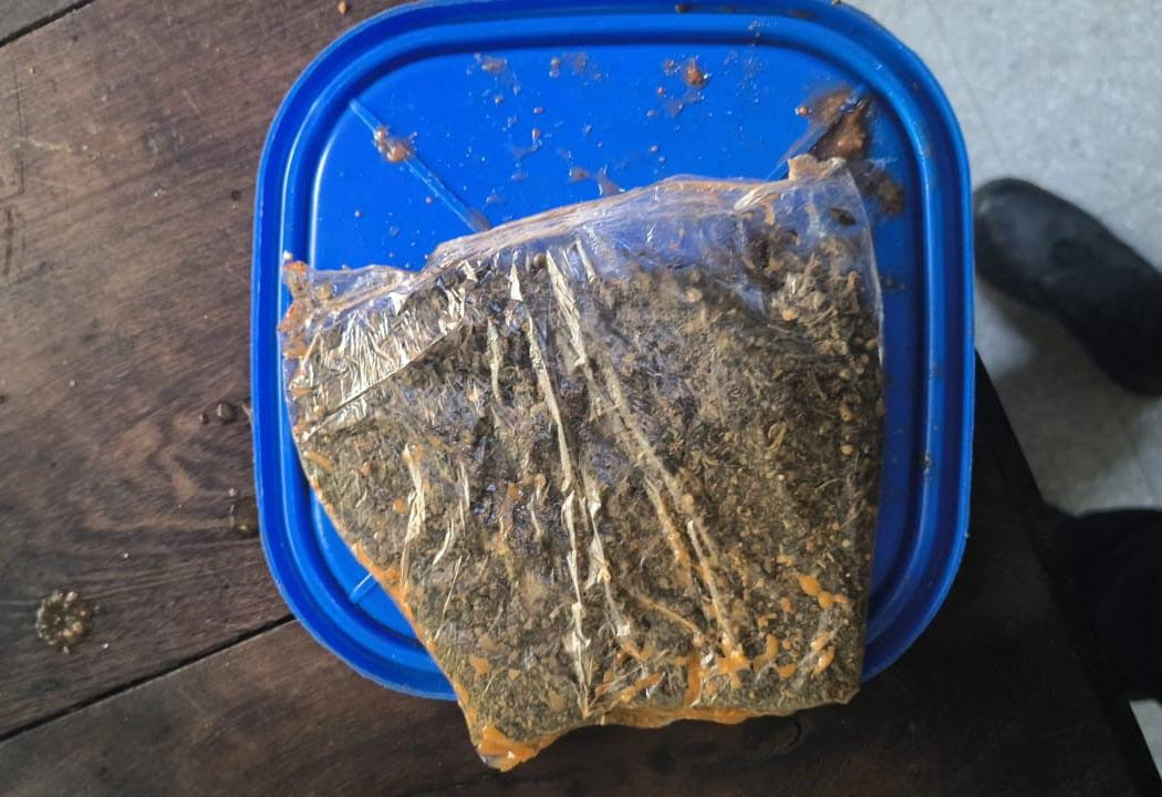 Una señora quedó detenida al intentar pasar marihuana para un preso en la Seccional N°49