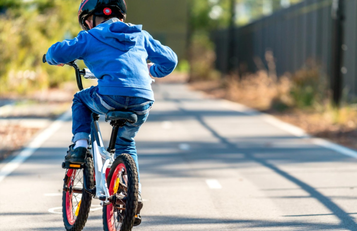B° Parque del Río I: motochorros atacan a una nena de 7 años para quitarle la bicicleta