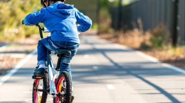 B° Parque del Río I: motochorros atacan a una nena de 7 años para quitarle la bicicleta