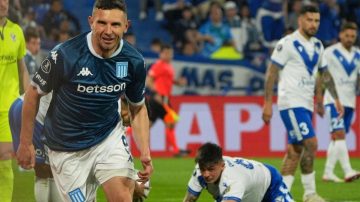 Racing dio el golpe en Liniers con un triunfo sobre Vélez en la ida de los cuartos de final