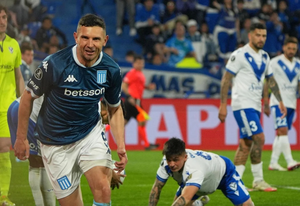 Racing dio el golpe en Liniers con un triunfo sobre Vélez en la ida de los cuartos de final