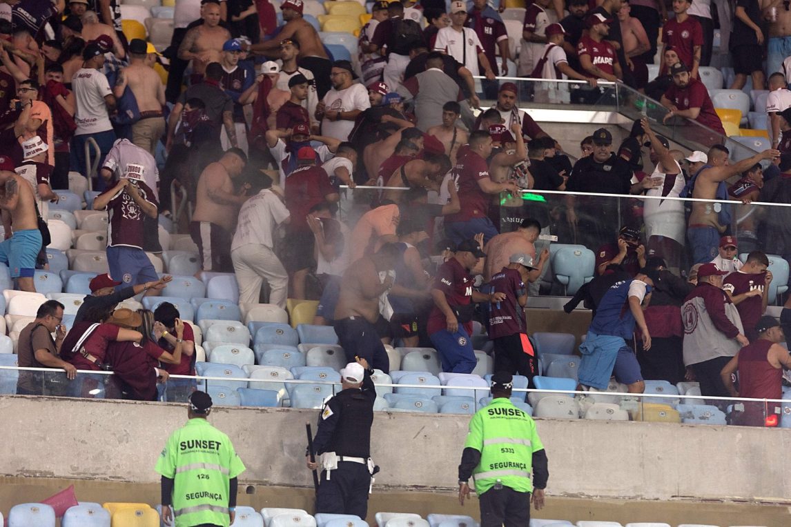 Video: tremenda represión policial a los hinchas de Lanús en el estadio Maracaná