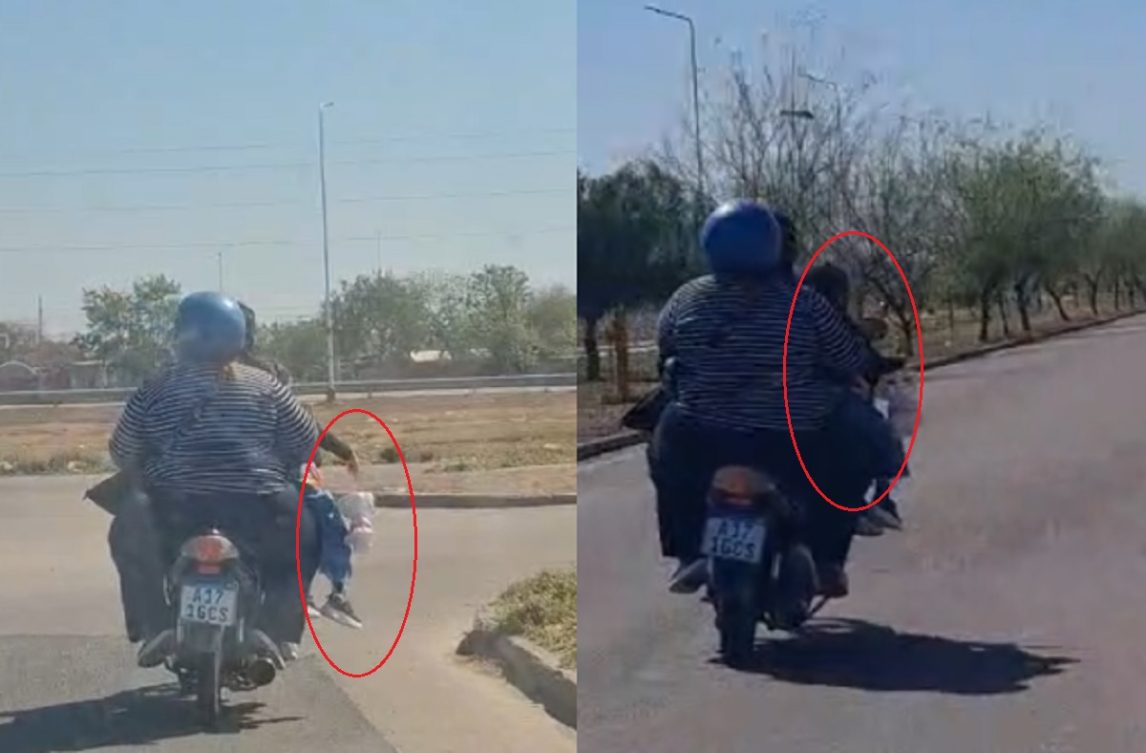 Imprudencia al volante: Una mujer trasladaba a una niña colgando en moto por las calles de Santiago