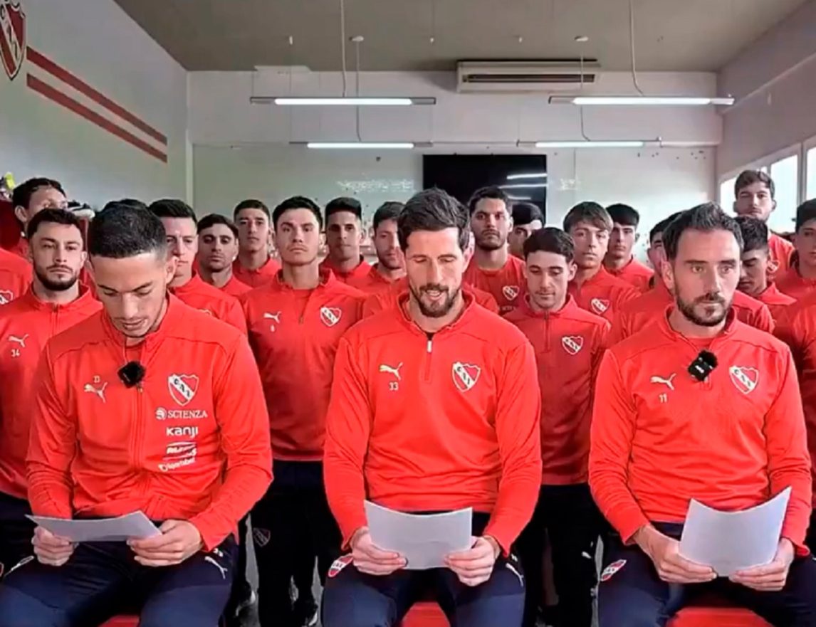 Durísimo mensaje del plantel de Independiente: “Los hinchas visitantes que llegaron para agredir están festejando”