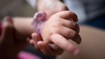 Horror en La Banda: Bebé de 4 meses tuvo que ser internado por golpes y fiebre