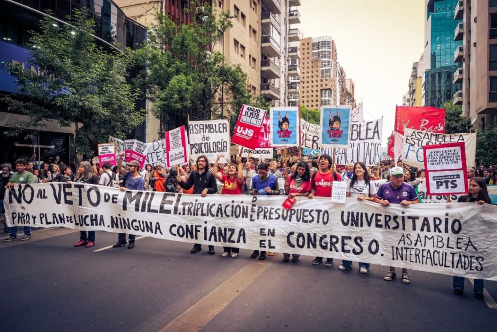 Tras el veto del Gobierno, las universidades anunciaron un paro y movilización