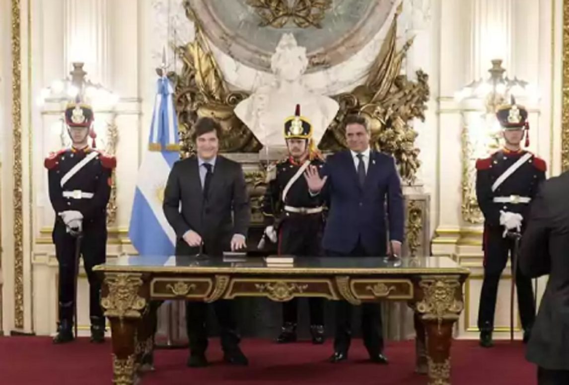 Milei tomó juramento a Lisandro Catalán como ministro del Interior