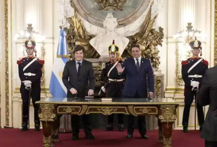 Milei tomó juramento a Lisandro Catalán como ministro del Interior