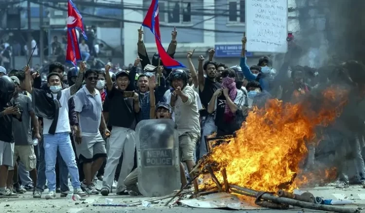 Cae el Gobierno de Nepal: protestas con muertos ante la prohibición de las redes sociales