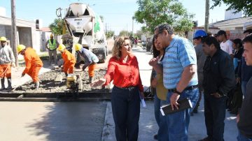 La intendente Fuentes supervisó la obra de 24 cuadras de pavimentación en el barrio Néstor Kirchner