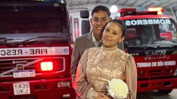 Pareja de Bomberos celebró su boda en el cuartel: “Donde nuestros corazones conectaron”