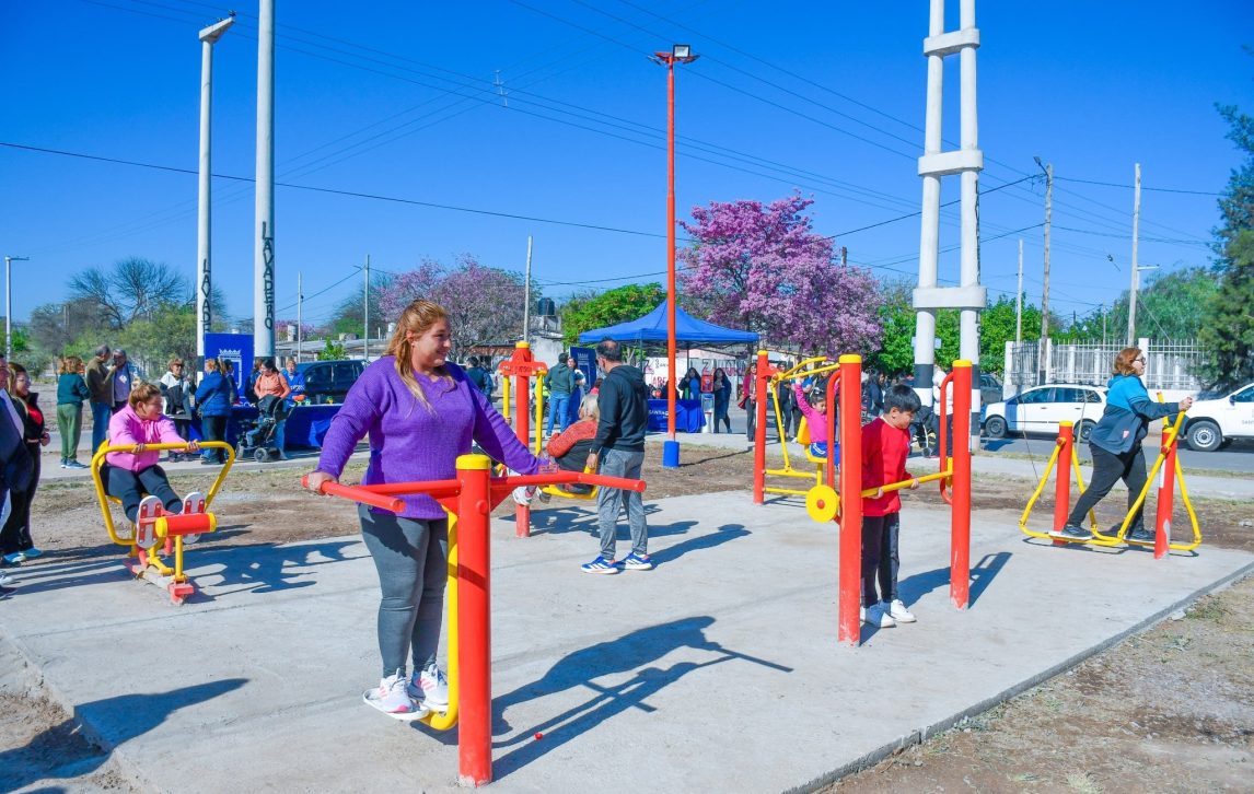 Vecinos del barrio Campo Contreras ya cuentan con una plaza saludable