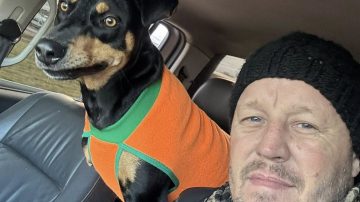 Estudiantes salteños diseñaron sillas de ruedas para perritos discapacitados y donaron al “Polaco”