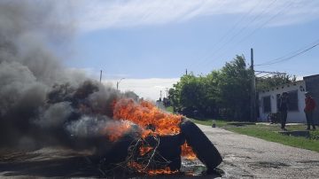 Vecinos del barrio 9 de Julio y San Javier cortan la Ruta 1 en La Banda por reclamos de seguridad