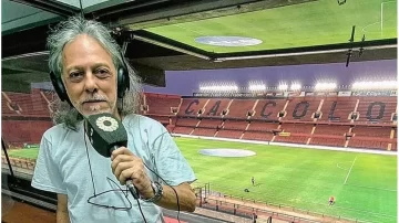 Dolor en el periodismo deportivo: murió el emblemático relator de fútbol, Walter Saavedra
