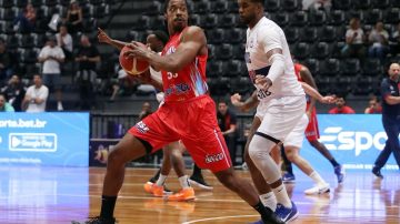 Quimsa sufrió pero logró su primer triunfo en la Liga Sudamericana ante Defensor Sporting