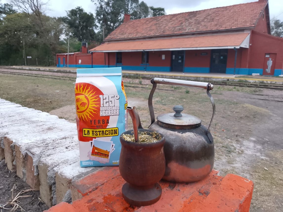 Orgullo: Estudiantes del Agrupamiento N° 86156 lanzaron su propia yerba mate por los 125 años de Herrera