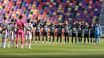 Hubo minuto de silencio por la memoria de Miguel Ángel Russo en la previa de Central Córdoba vs. Unión